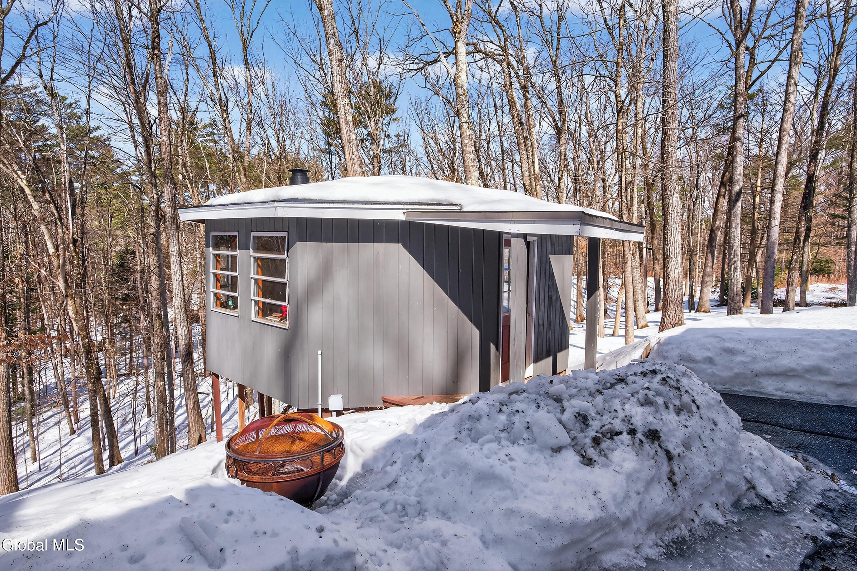 Image 4: 005-55-Country-Colony-Road-Queensbury-NY