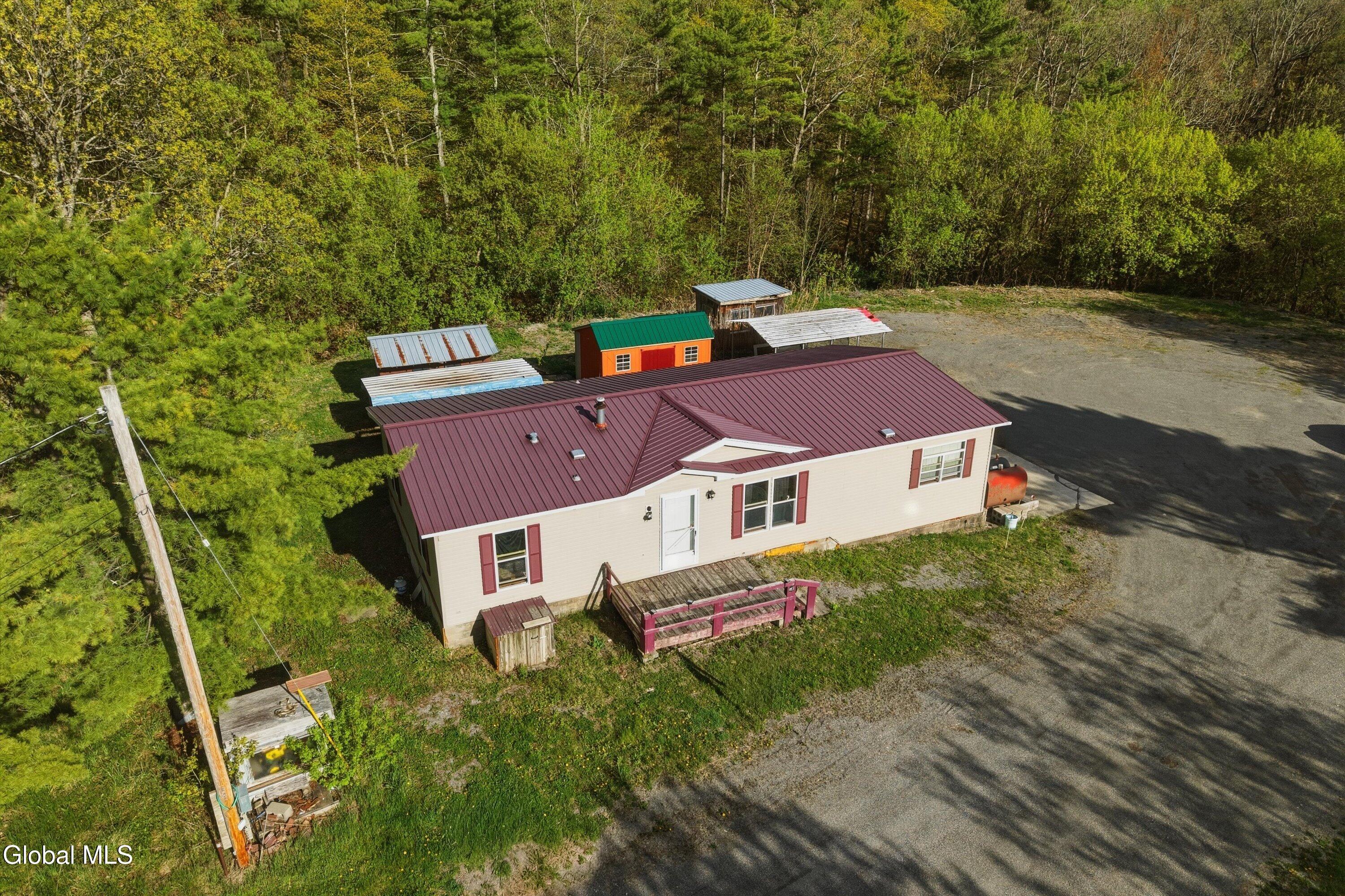 Image 2: 4 Country Ln