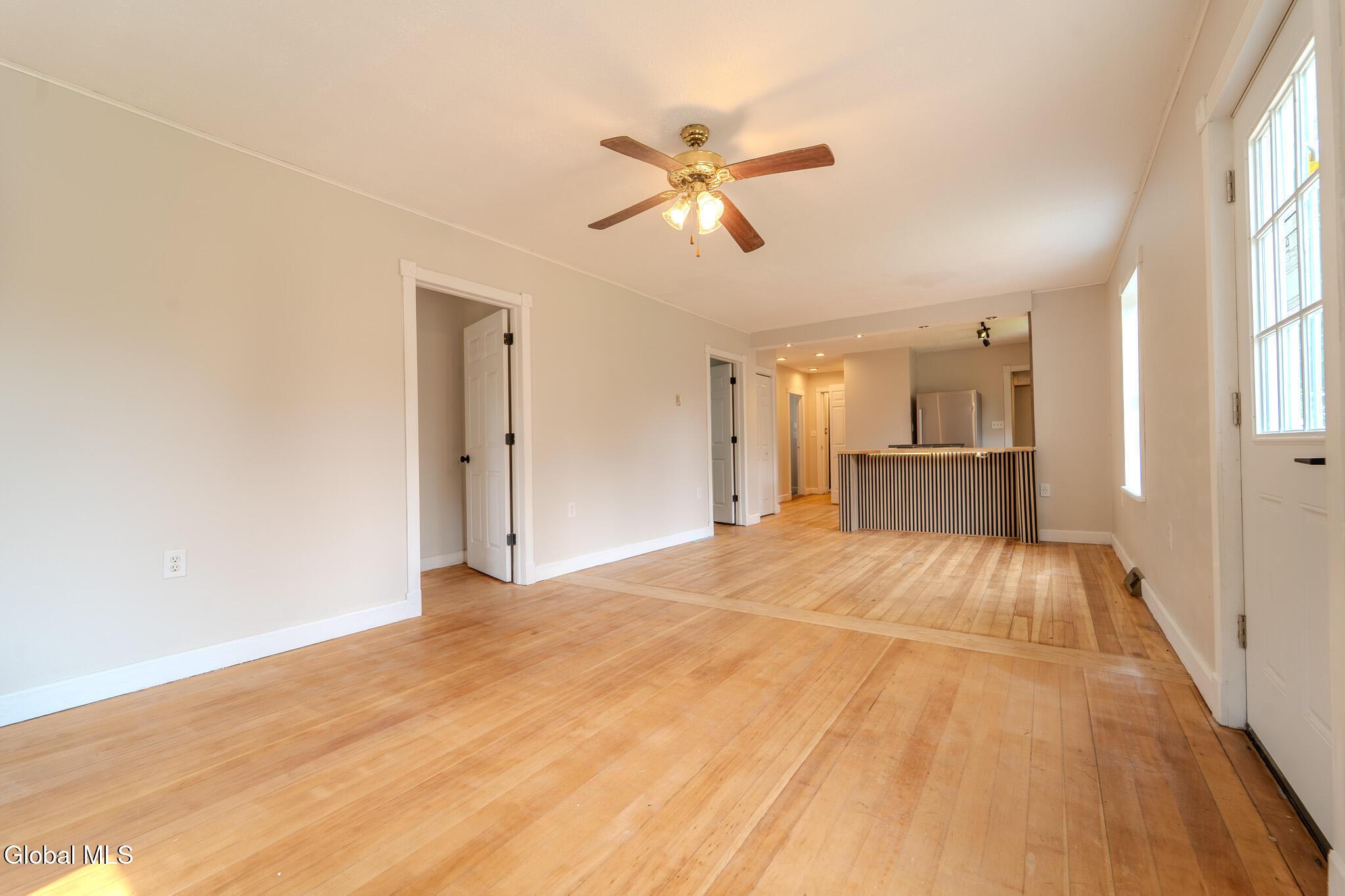 Image 4: MIG01390-HDR