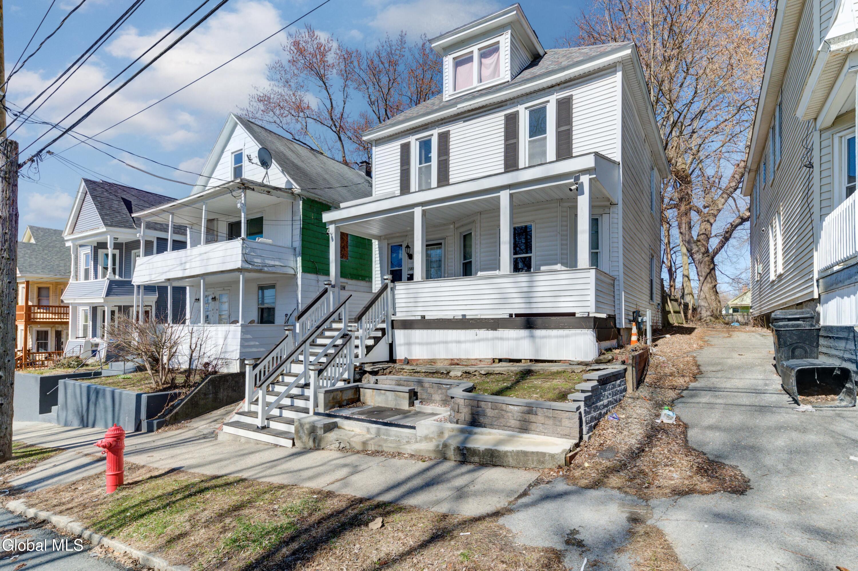 Image 3: 251 Elm St-31