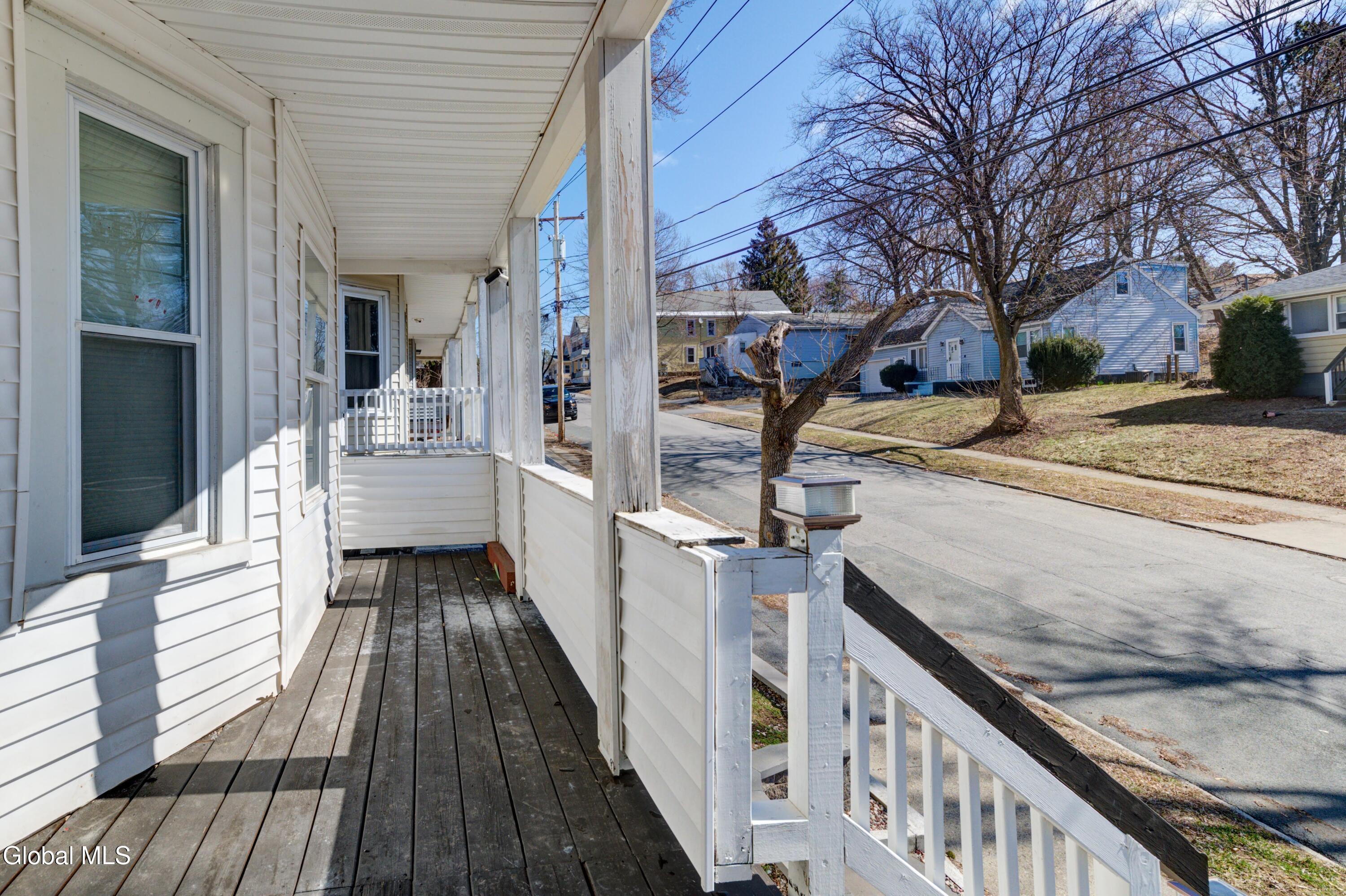 Image 4: 251 Elm St-29