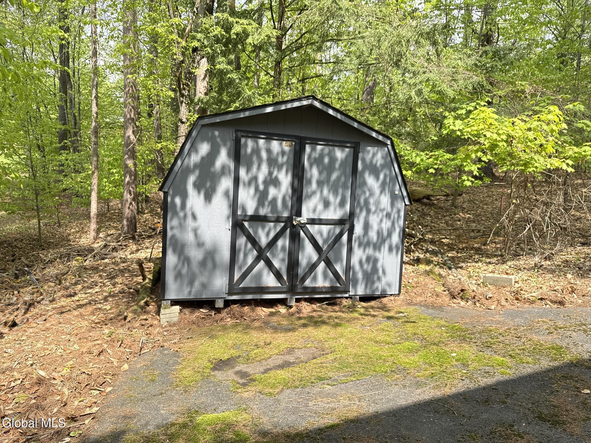 Image 3: shed