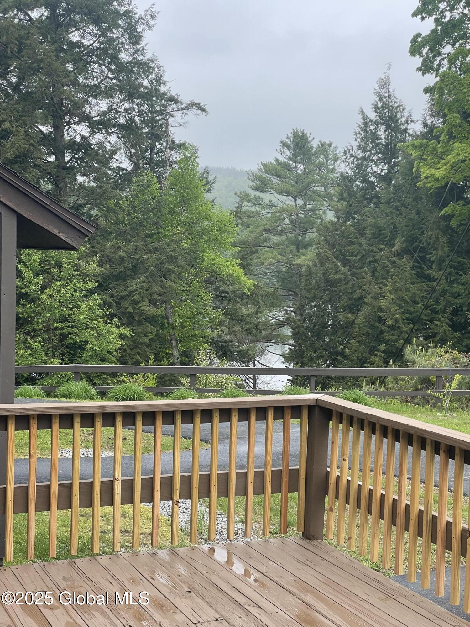 Image 2: 11K VIEW FROM DECK