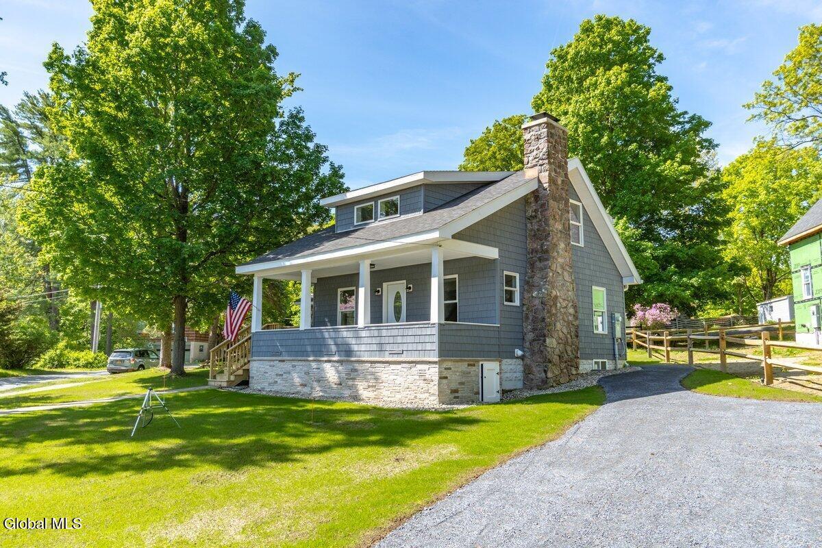 Image 2: 75 McGillis Ave-12