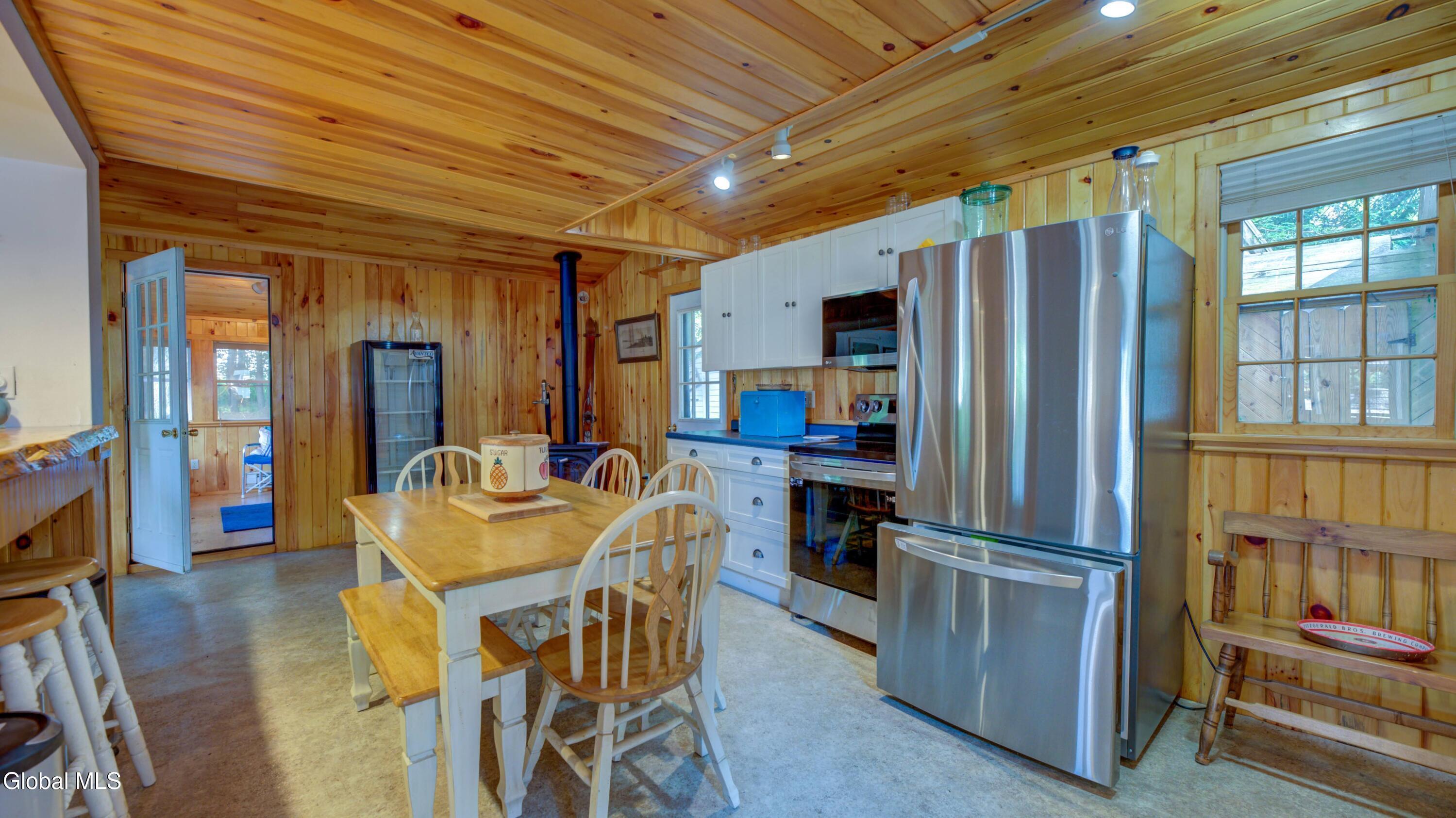 Image 3: 134 Lincoln Ave-8