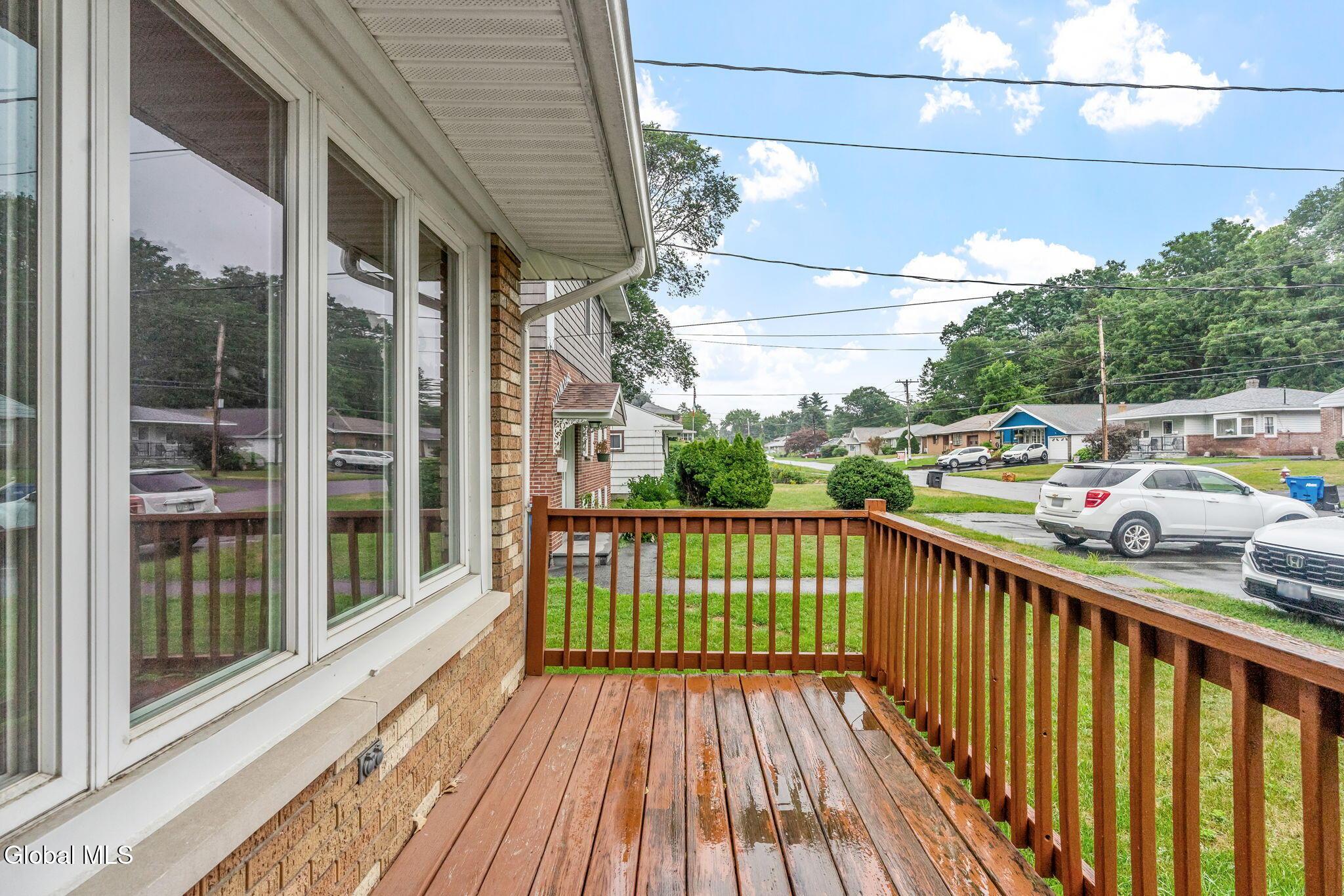 Image 3: 3-web-or-mls-92-daytona-ave