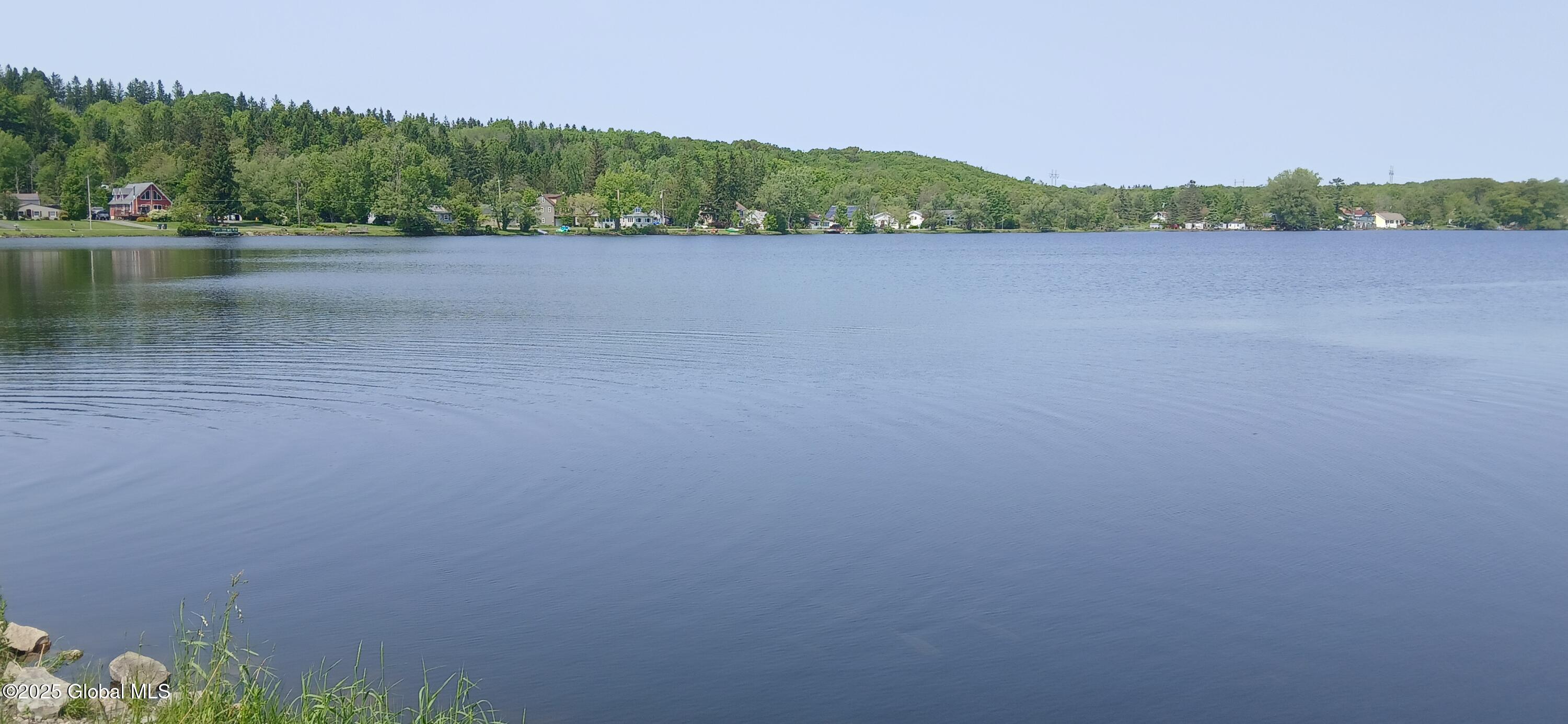 Image 3: Mariaville Lake