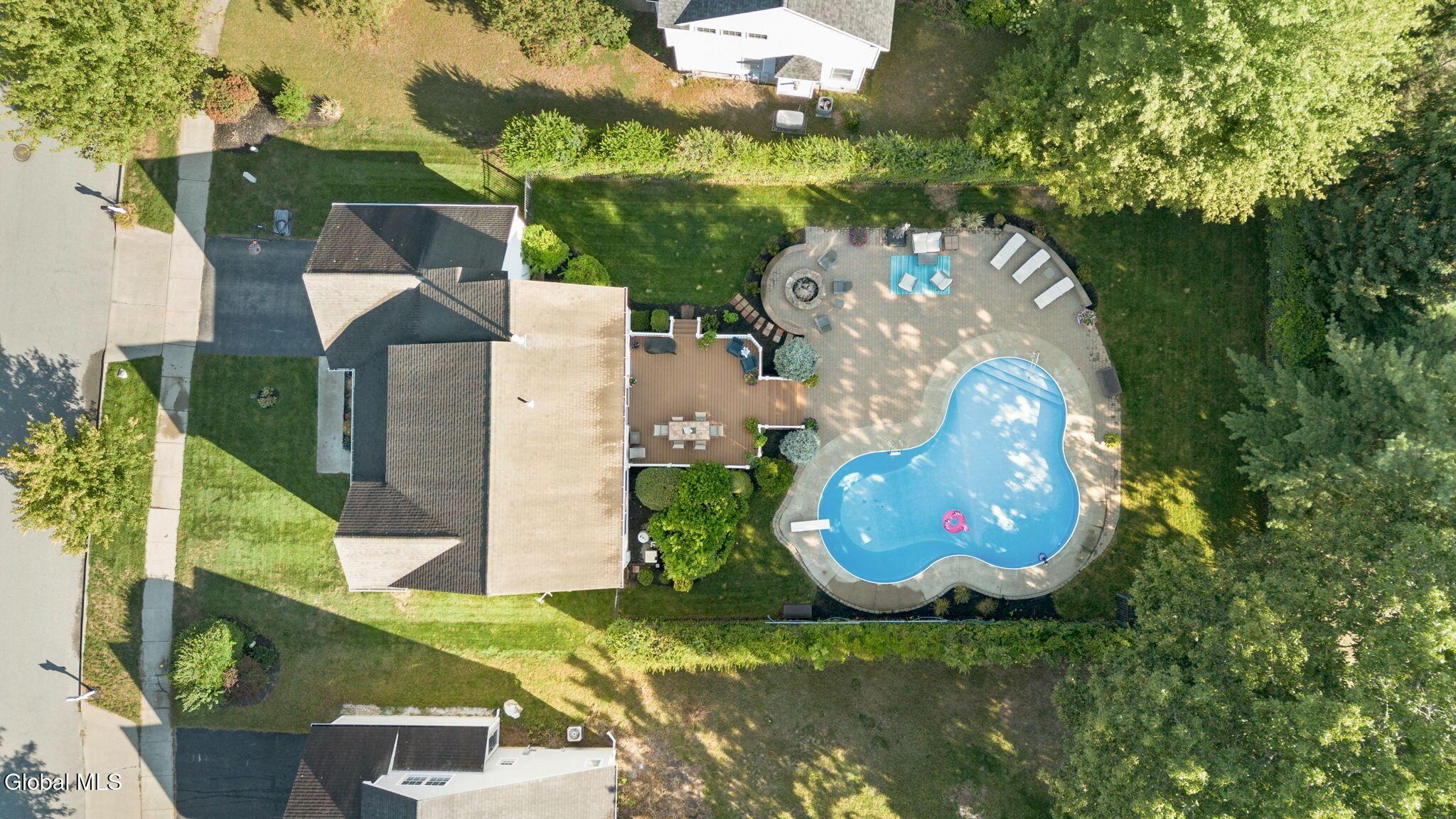 Image 2: 50-web-or-mls-6-flying-dutchman-way