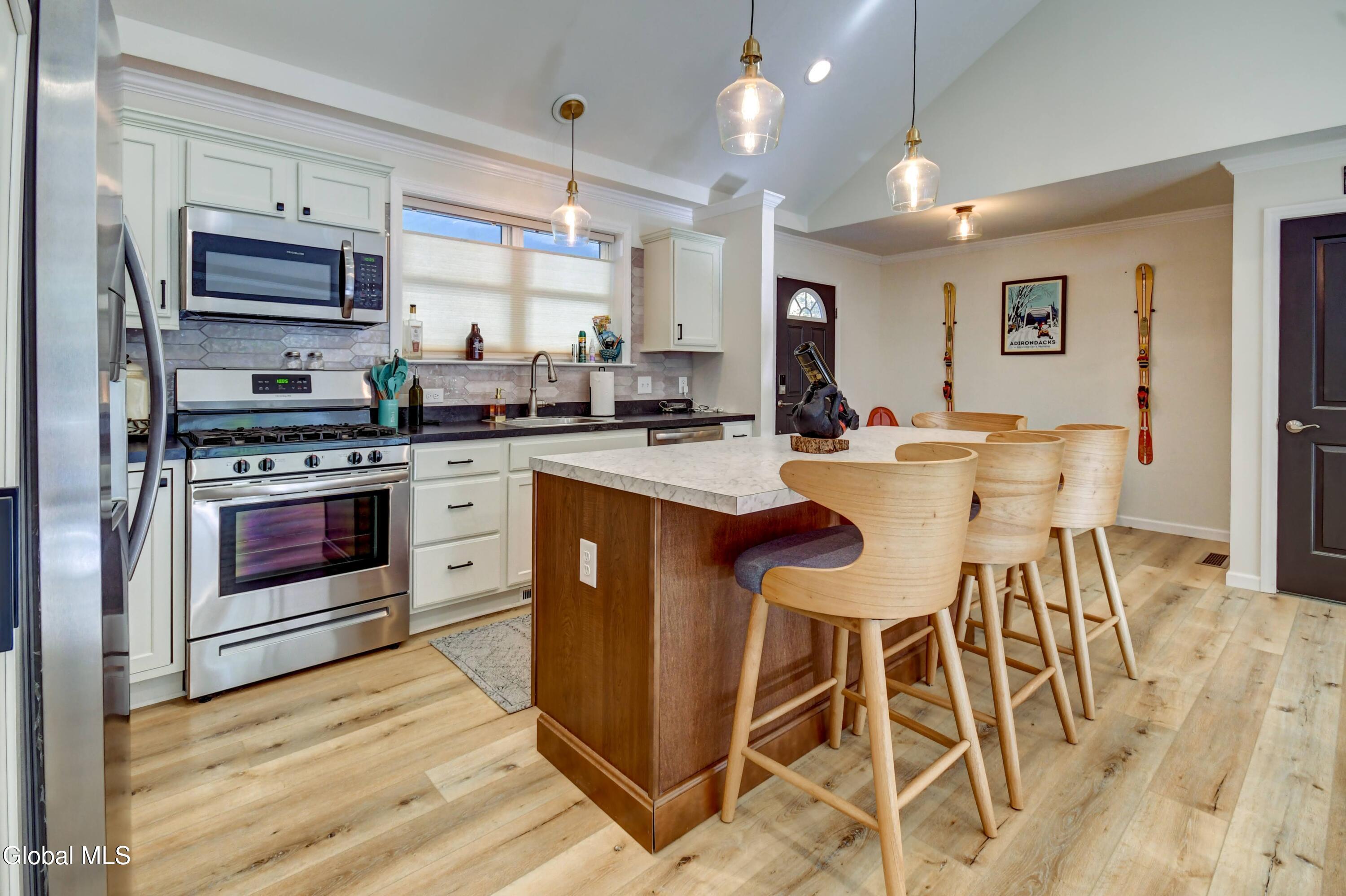 Image 3: 1500 North Shore Rd -18