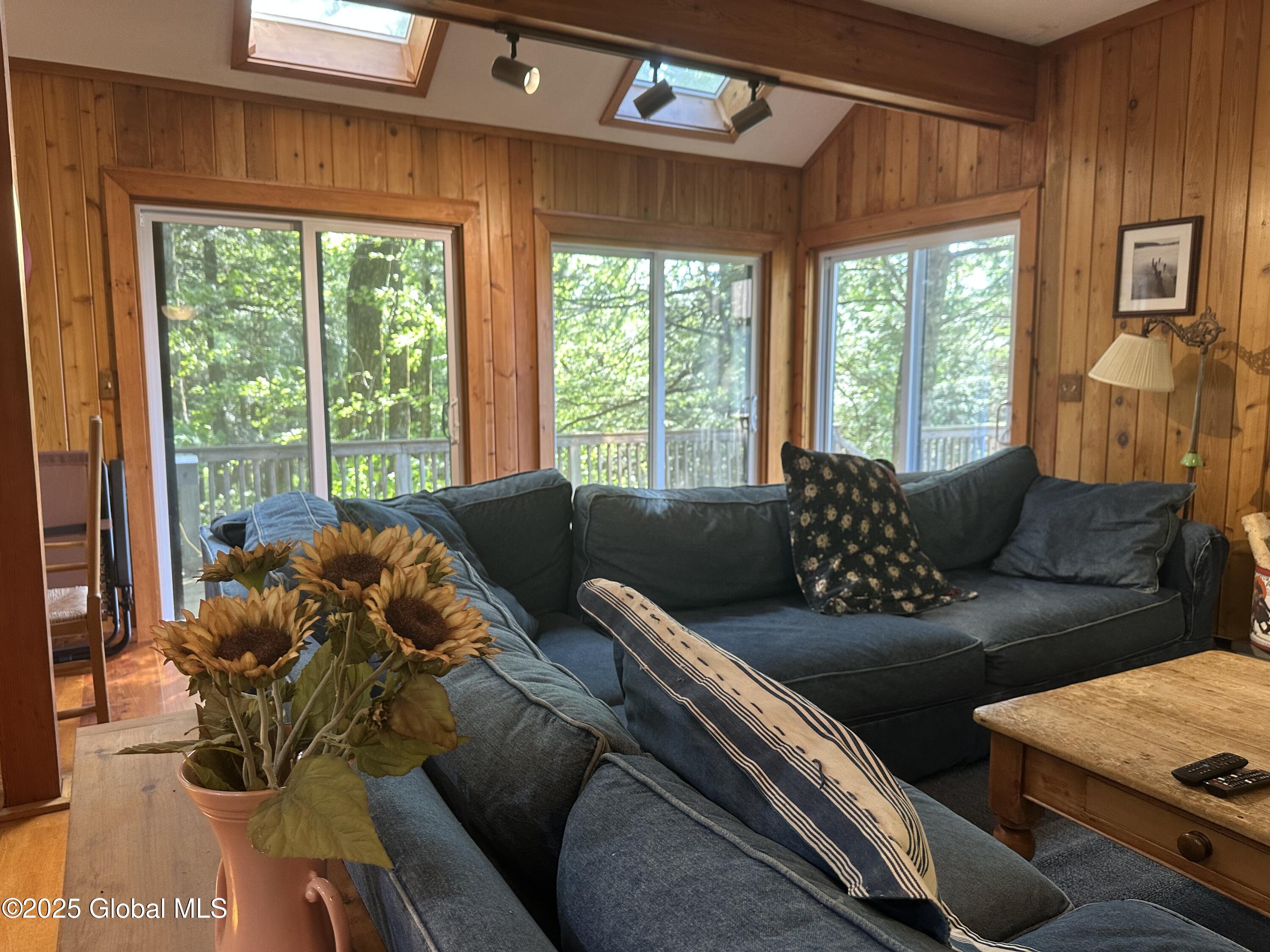 Image 4: Canaan living corner