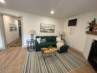 Image 4: 8 Read Dr.(4)