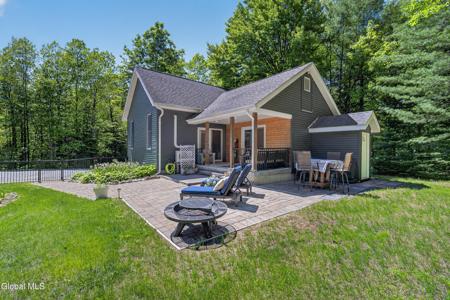8 Hemlock Drive