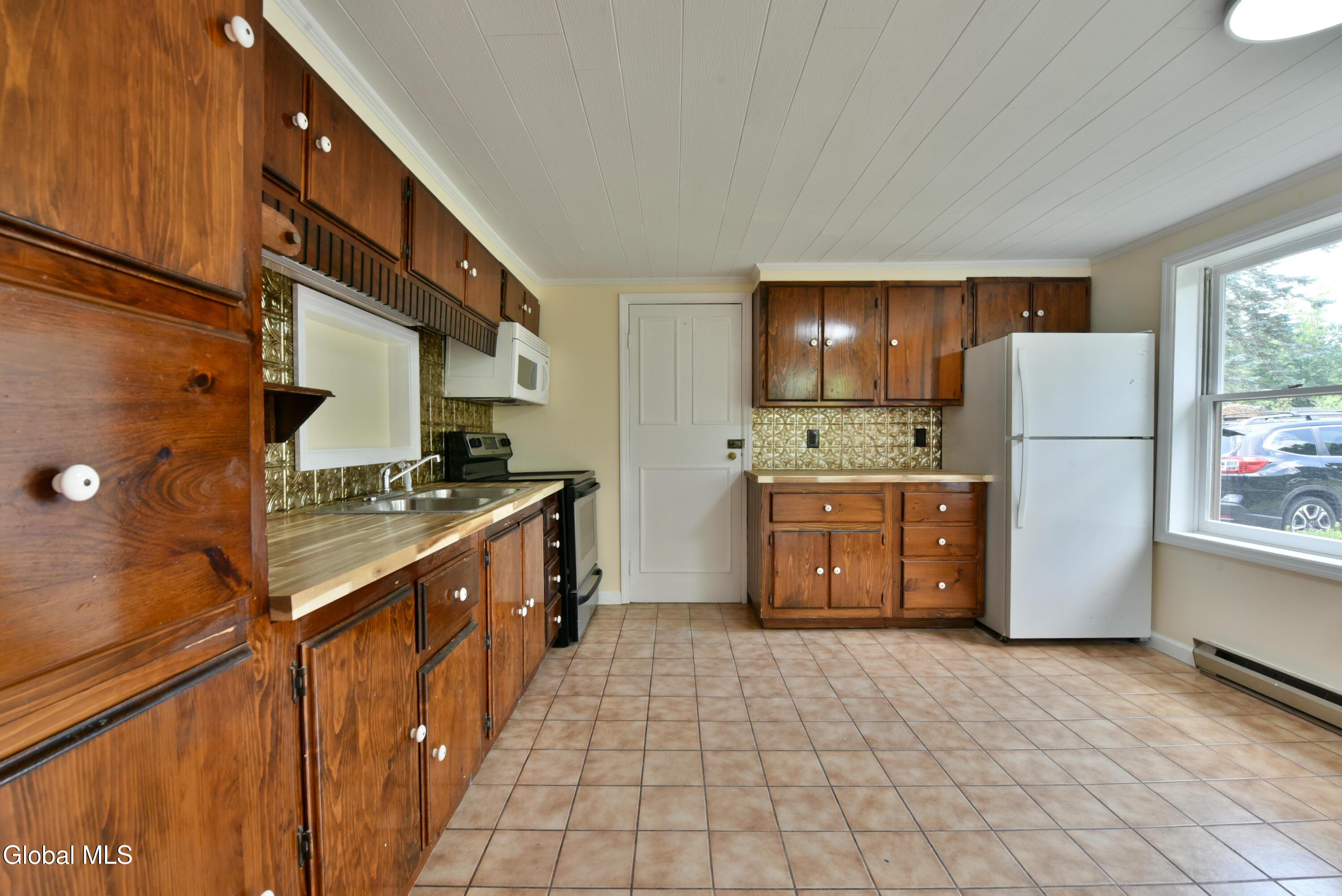 Image 4: 3