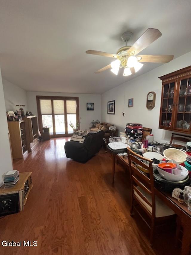 Image 4: 4004 lr din room 2