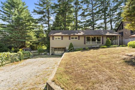 28 Shallow Beach Road