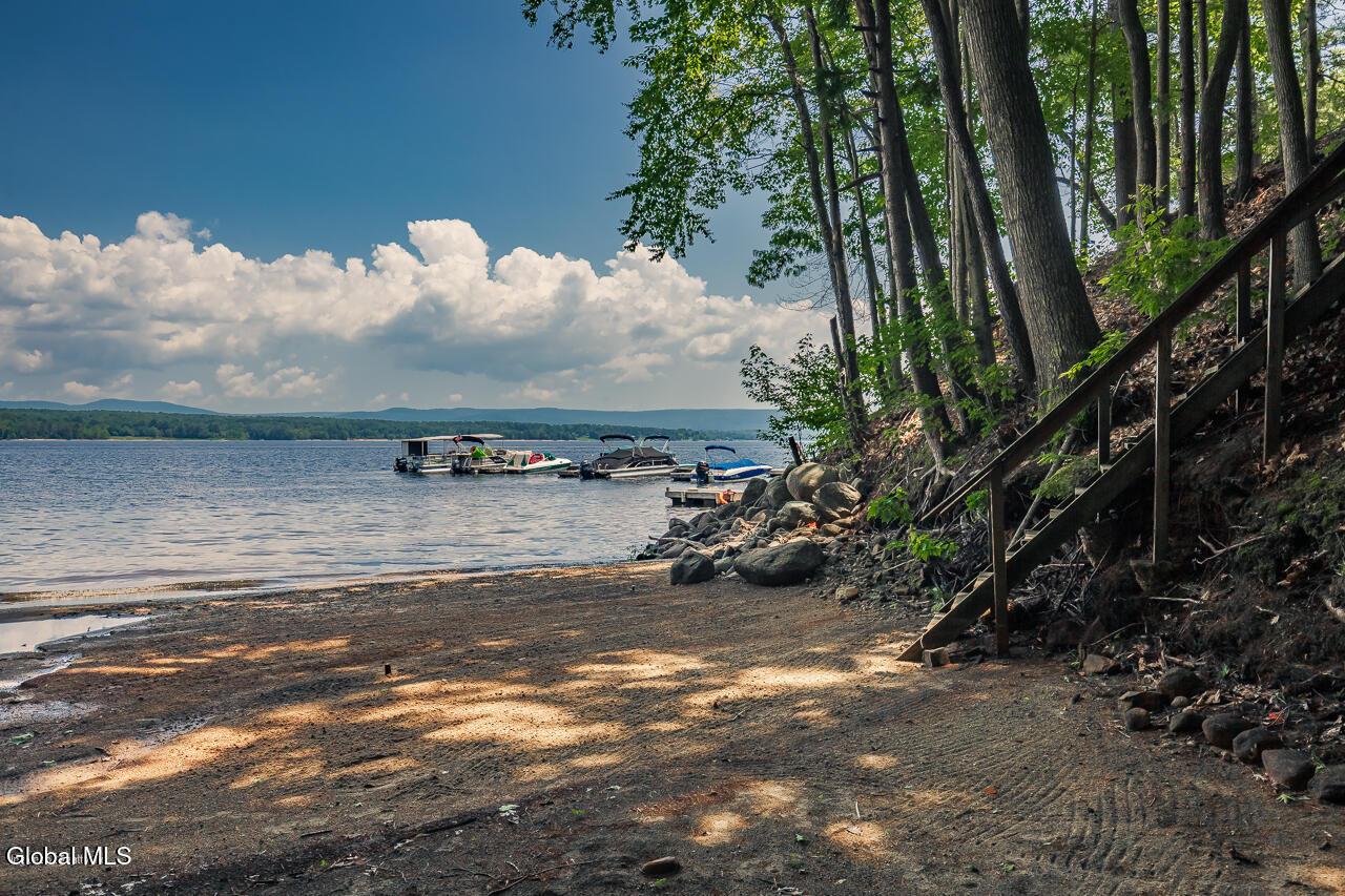 Image 4: 143 Lakeview Ave Northampton NY 12117-7