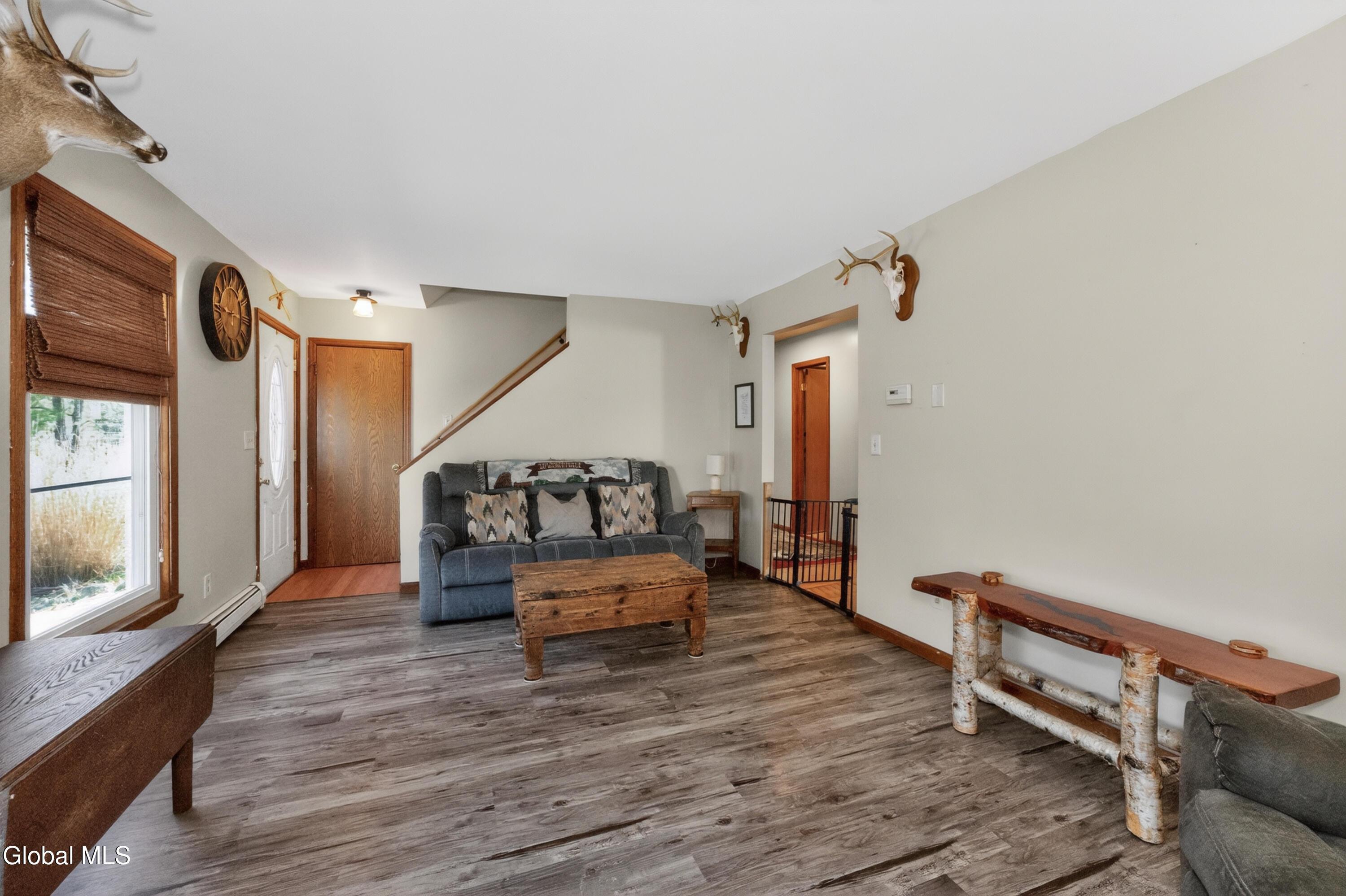 Image 4: 1 Livingroom 2