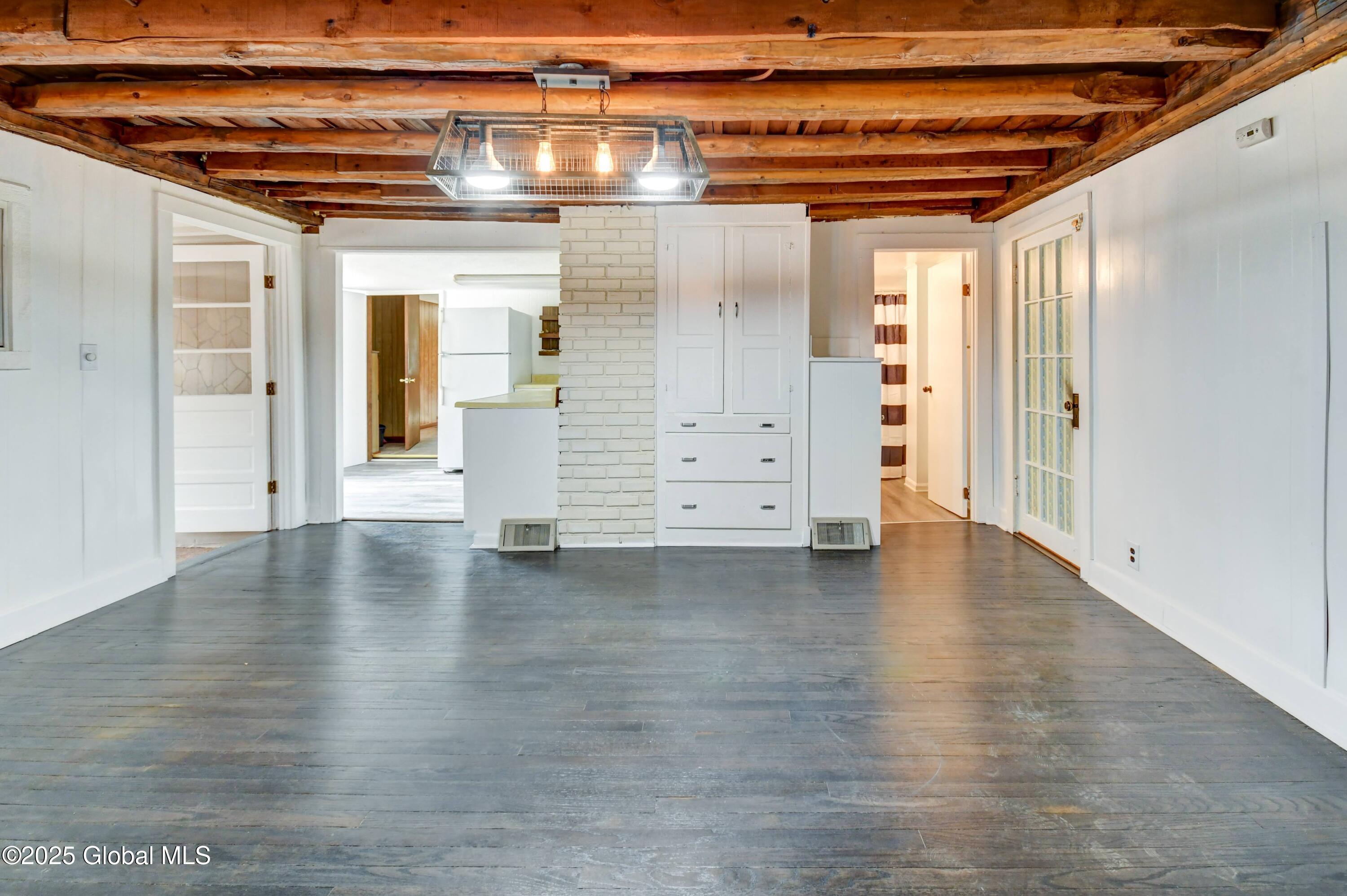 Image 4: 122 houseman-46