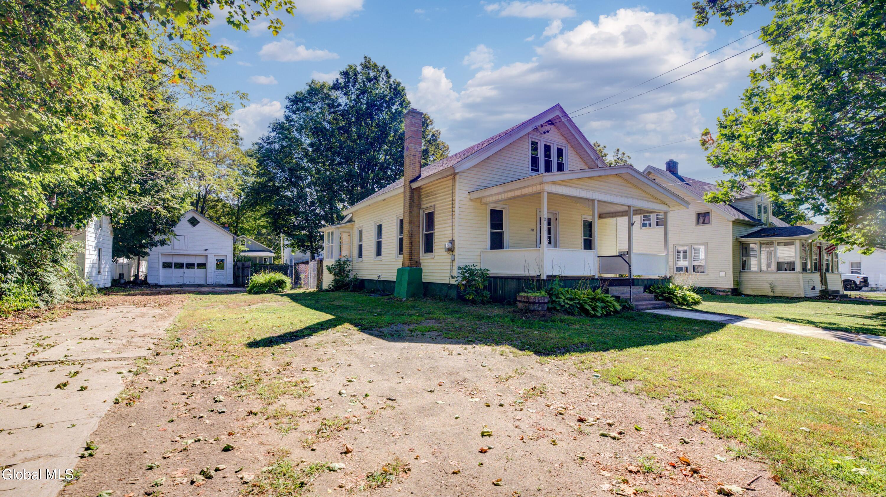 Image 2: 212 S 3rd St-48