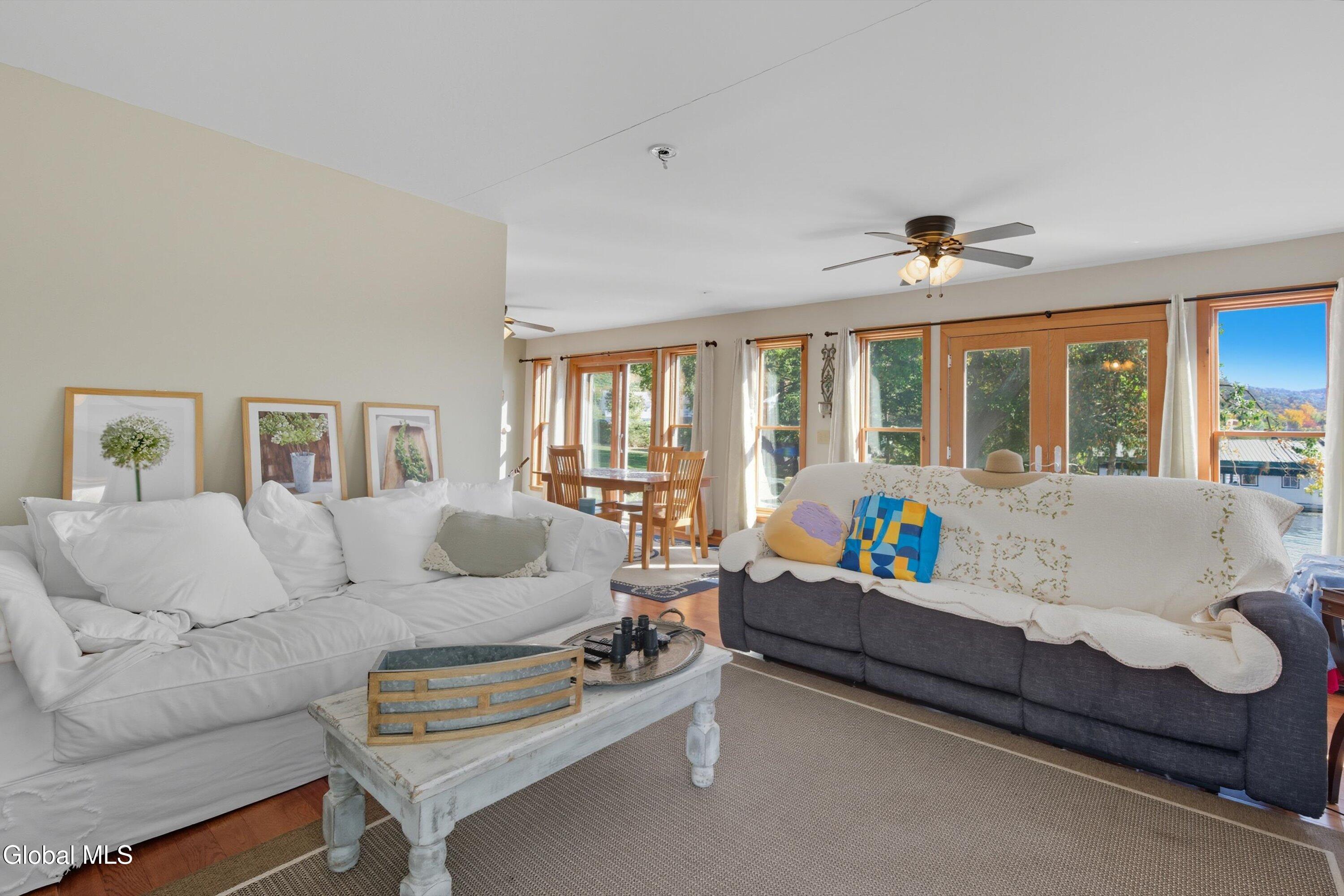 Image 4: Home 2 - Living Room