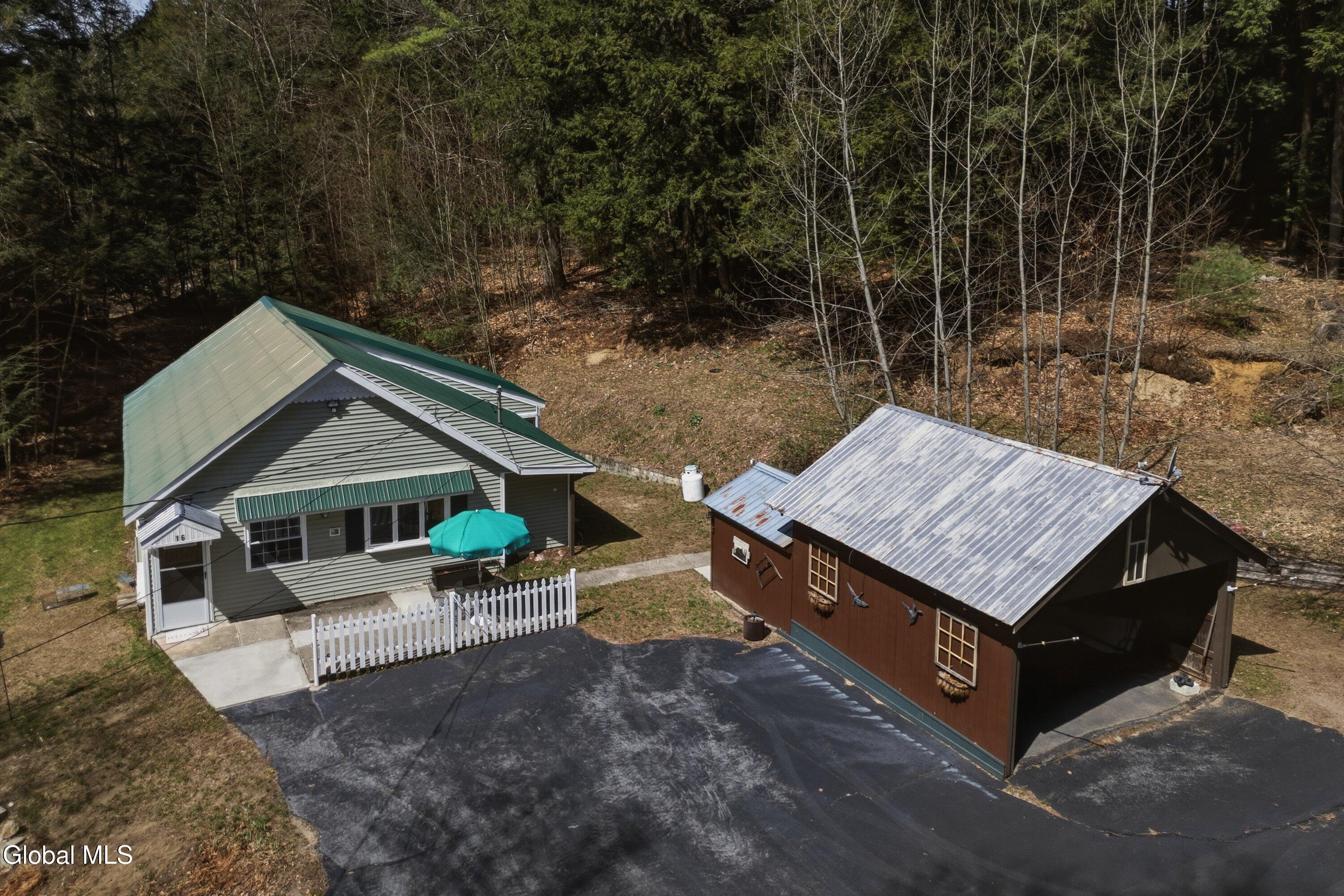 Image 1: 16 Pump House Rd