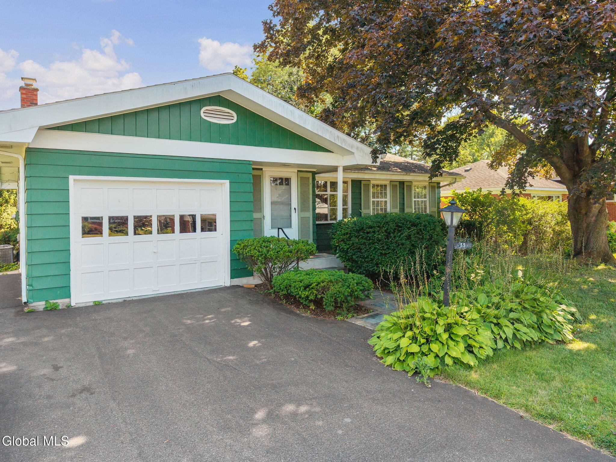 Image 2: 5-33MilnerAve_05