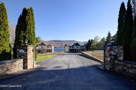 2992 Lakeshore Drive