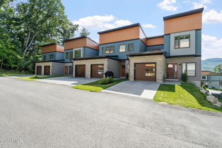 18 Footpath Way