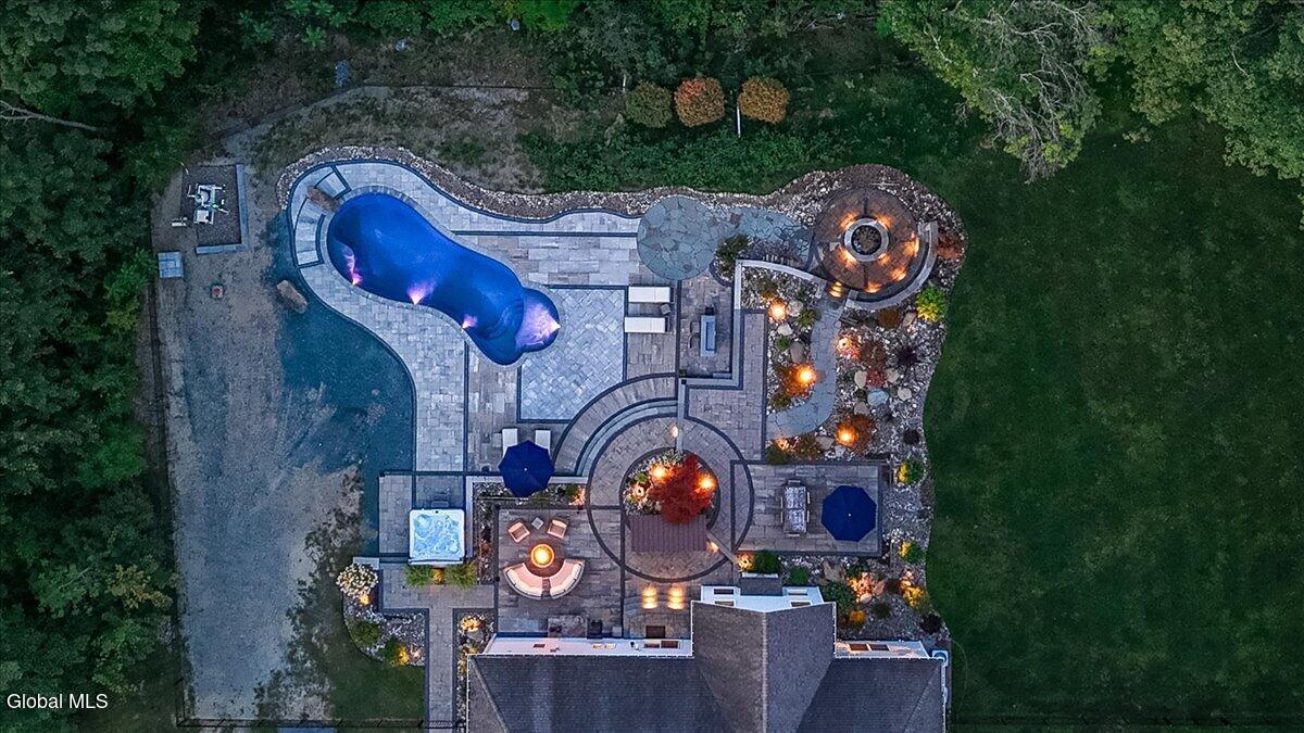 Image 2: 058-54 WALDEN CIR-36