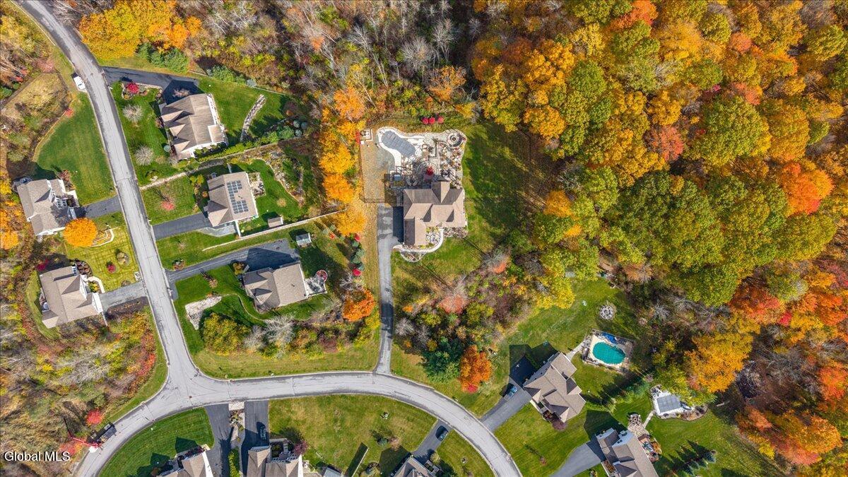 Image 3: 002-54 Walden Cir-2