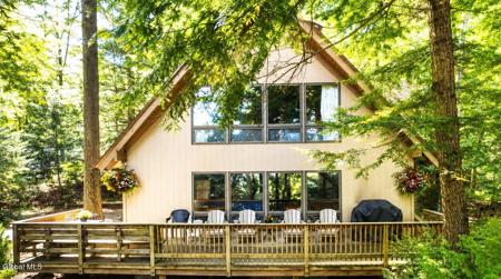 55 Lakeview Drive