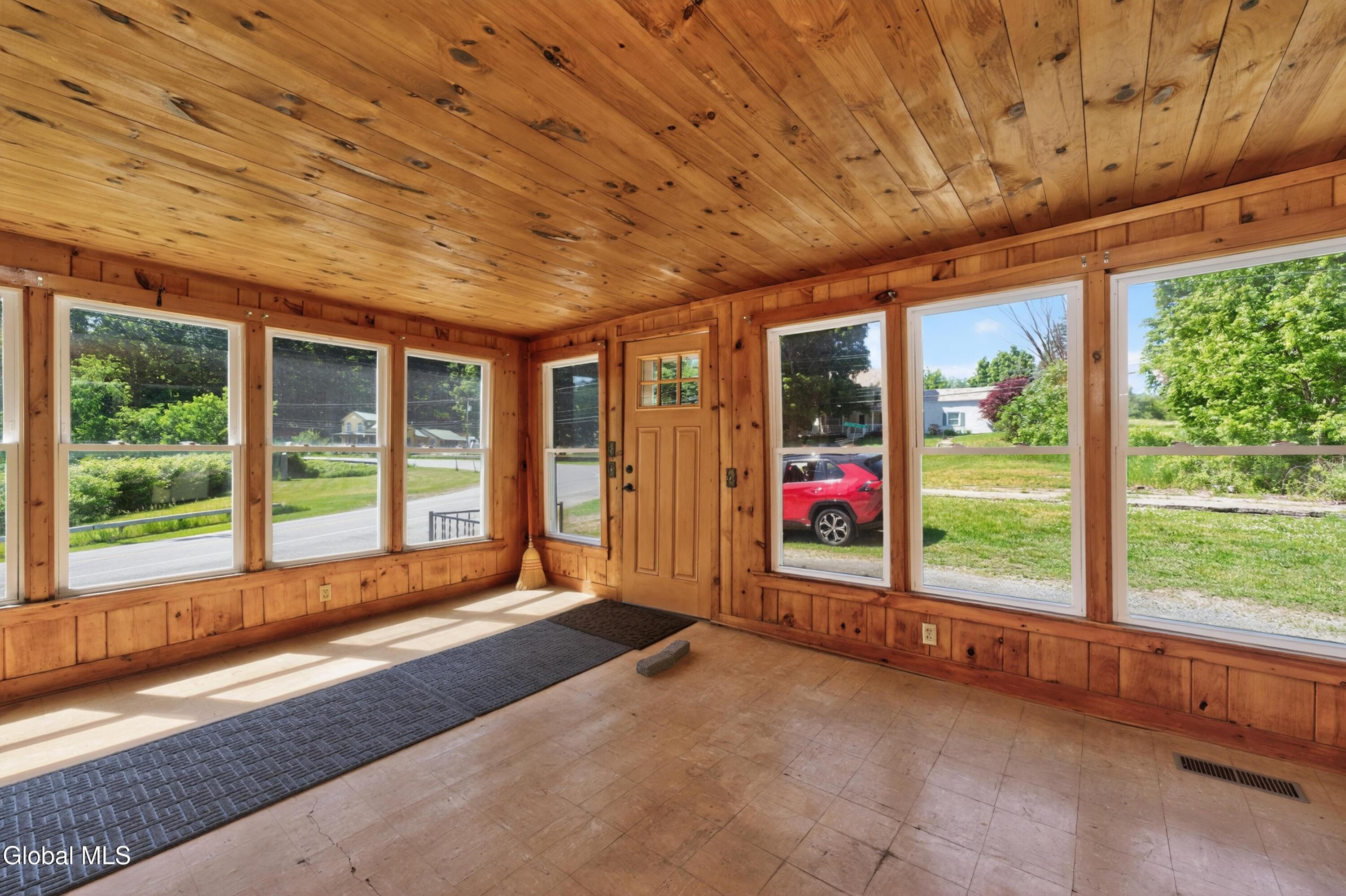 Image 3: 1 Entryway 1