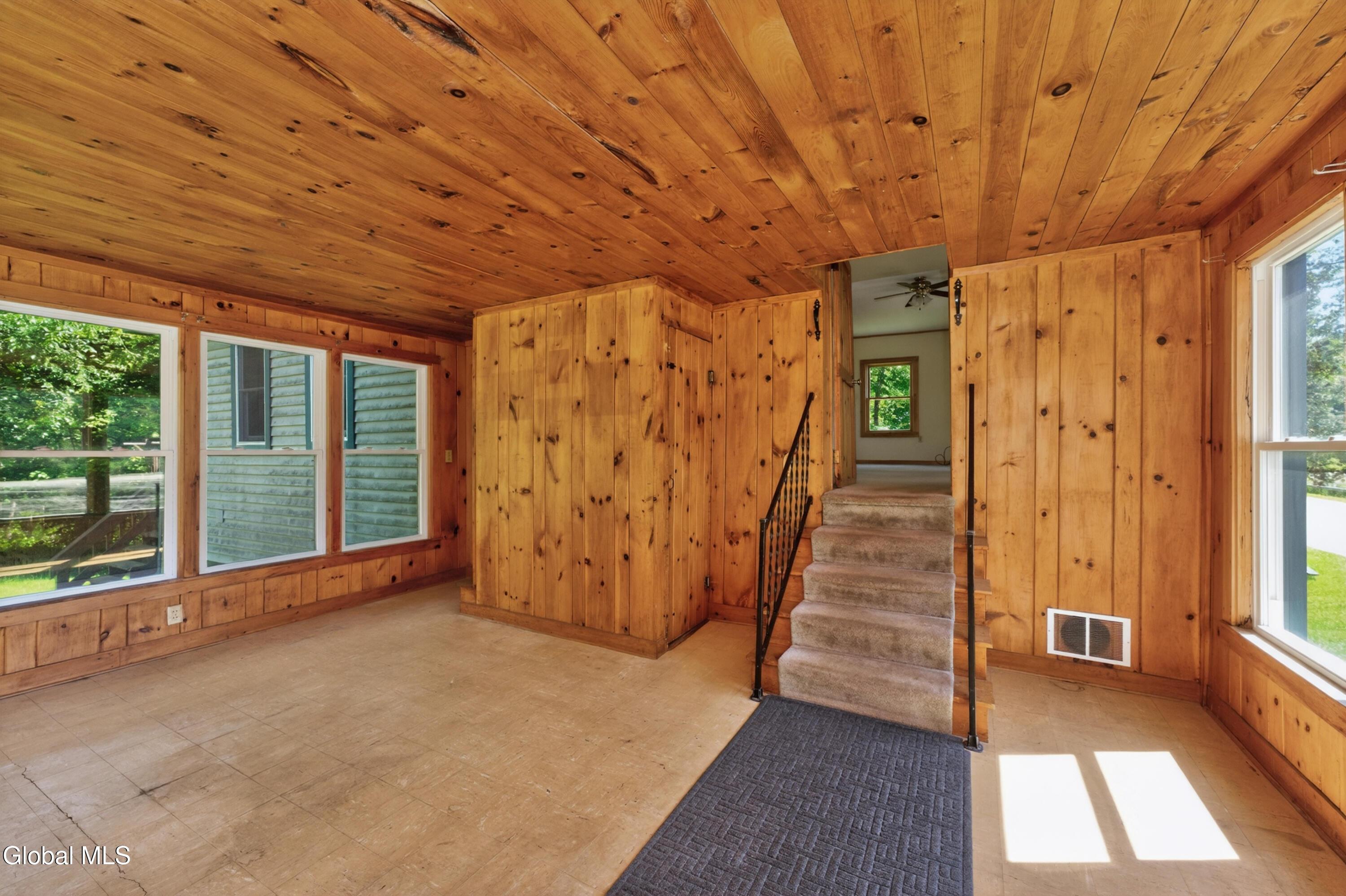Image 4: 1 Entryway 2