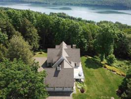 233 Meadowood Ln