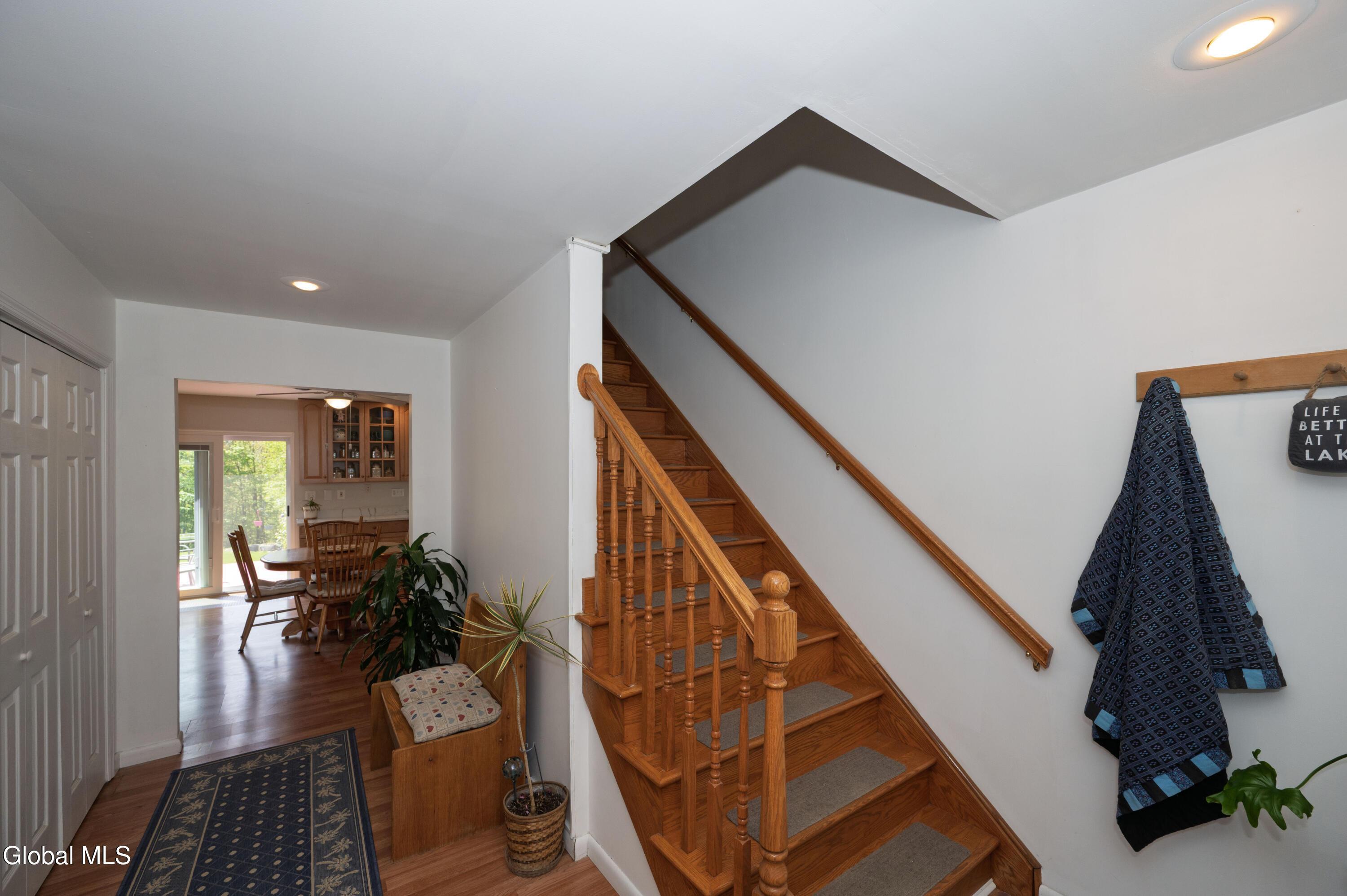 Image 4: entry