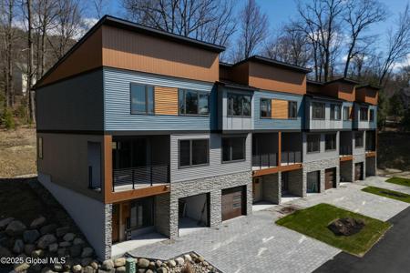 11 Footpath Way