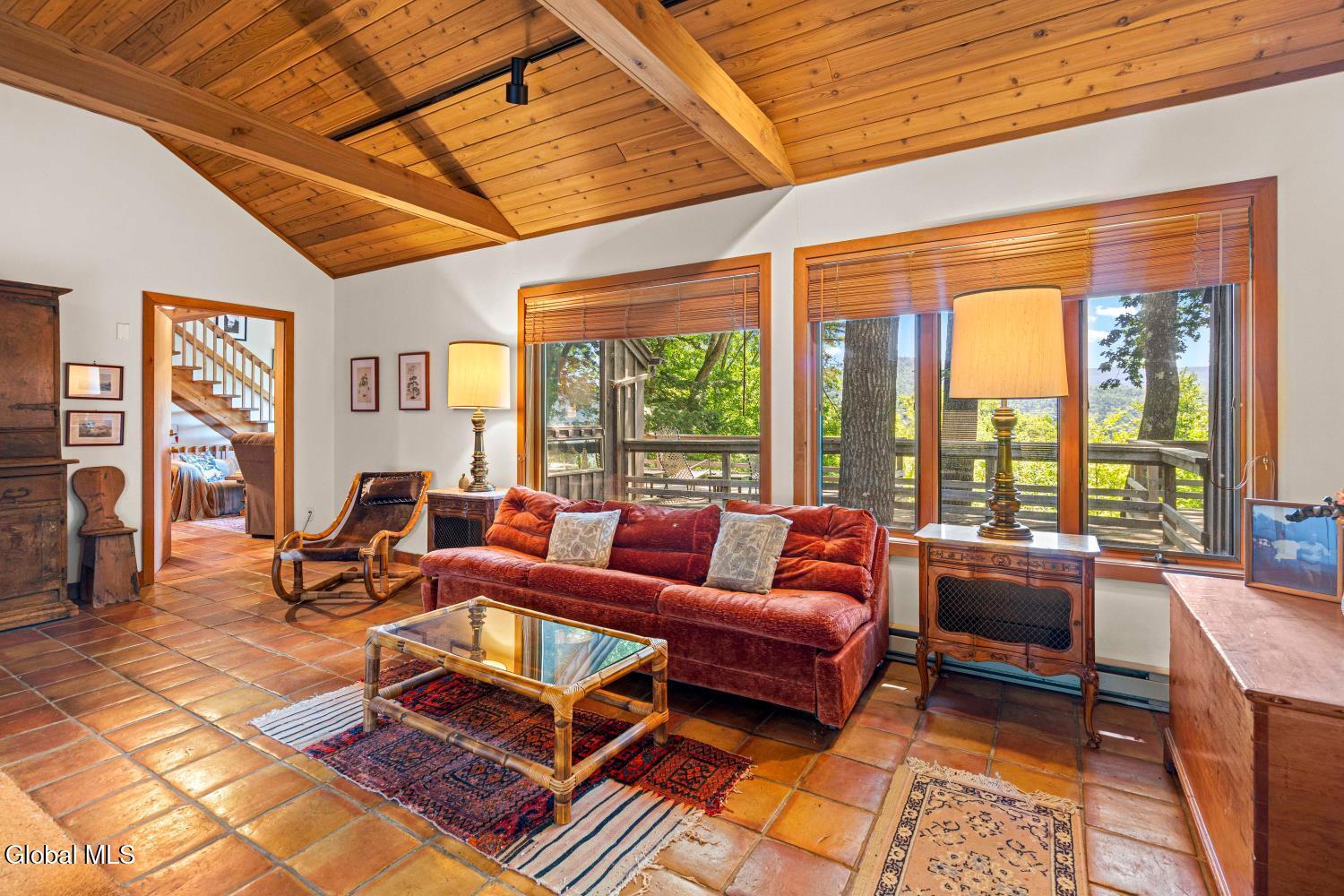 Image 3: Foyer Sitting area