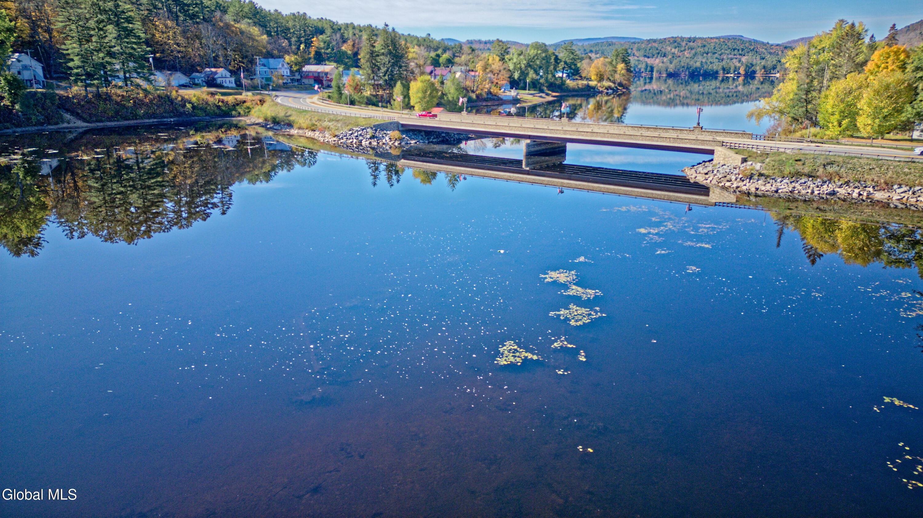 Image 2: Air Lake 6