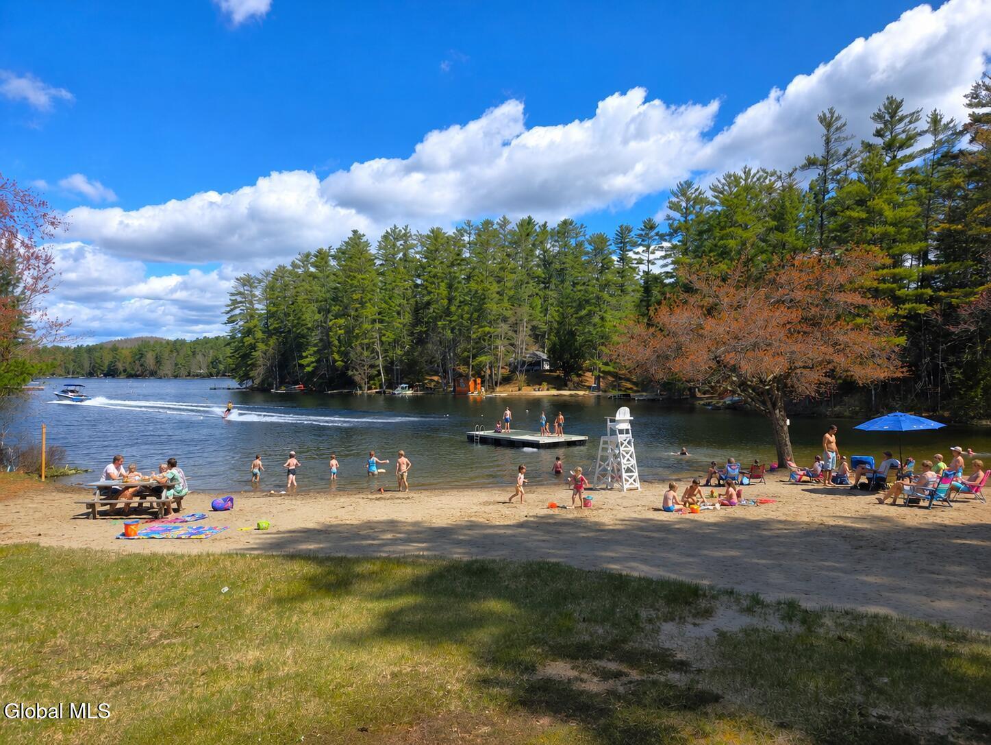 Image 3: Loon Lake Beach
