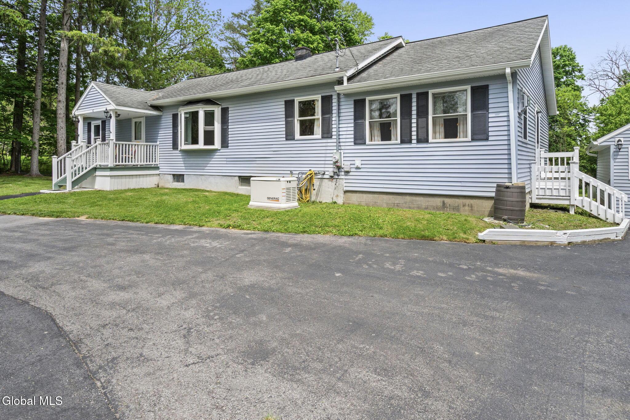 Image 3: 1-web-or-mls-42-midline-rd