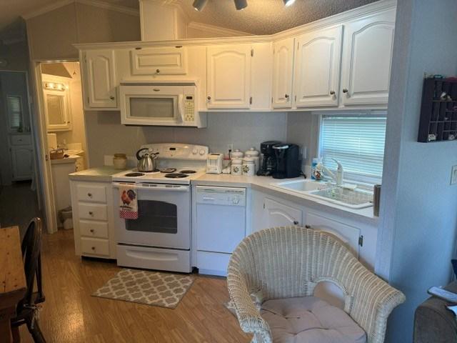Image 3: Kitchen