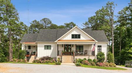 672 Galaxie Drive North