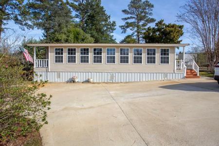 166 Lakeview Dr