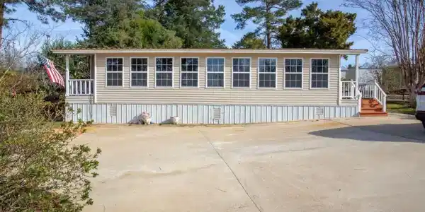 166 Lakeview Dr