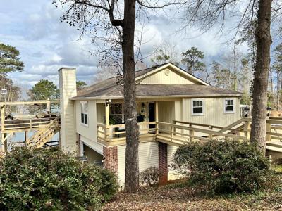 698 Lakeshore Dr.