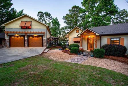 2215 Powell Trace
