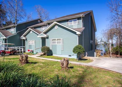 1C Merion Dr