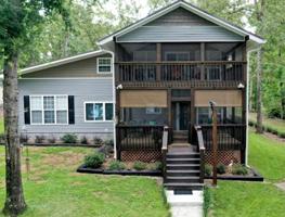 220 Arrowhead LN