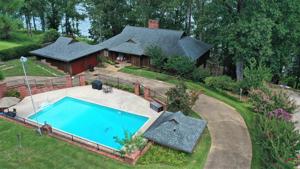548 Inlet Road