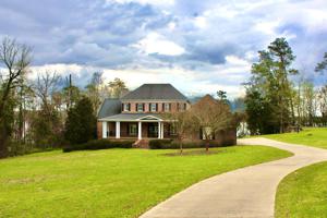 229 Robert E Lee Way